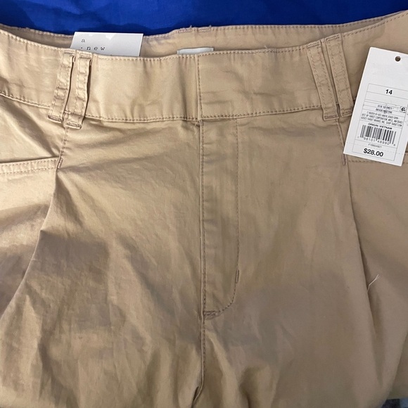 NWT- BAGGY PANTS
CLASSIC STYLE 
SOFT TAN COTTON 
@37 inch waist JEANS - Picture 4 of 9